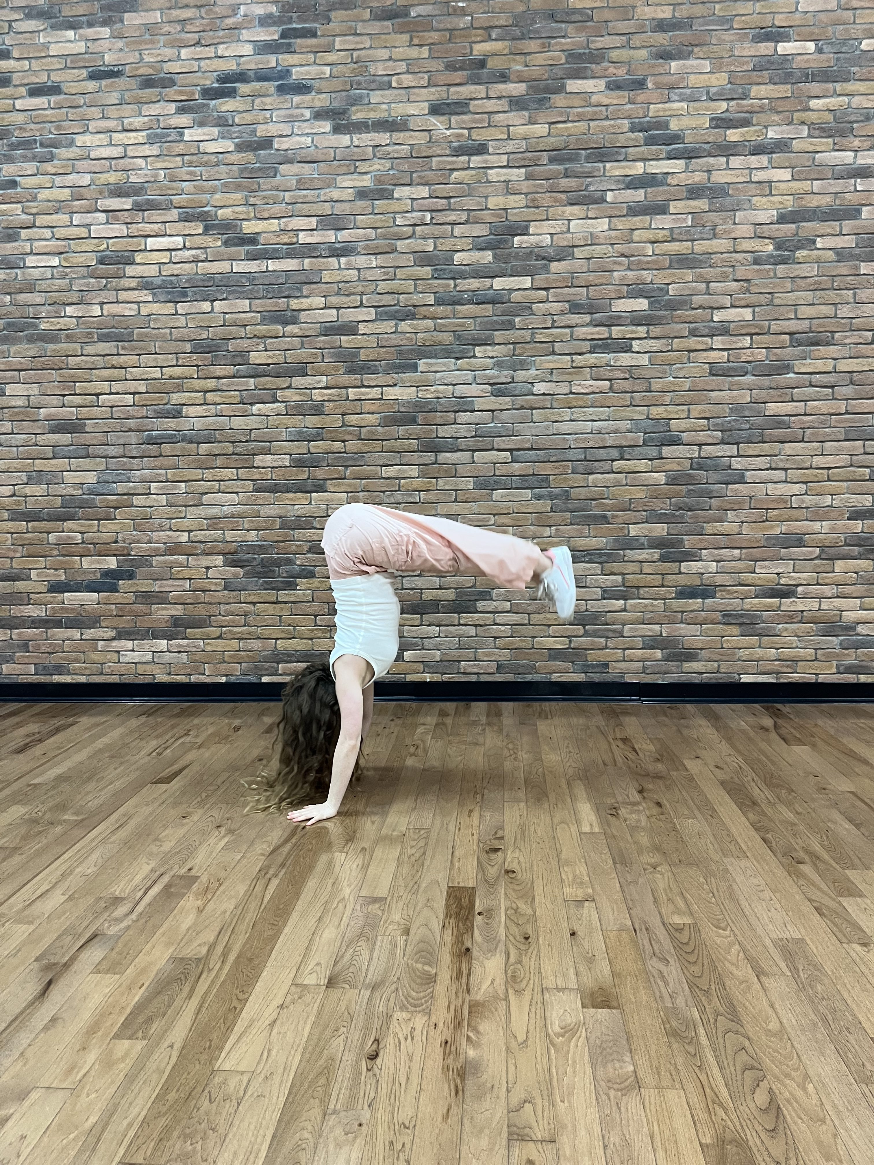 Tuck Handstand