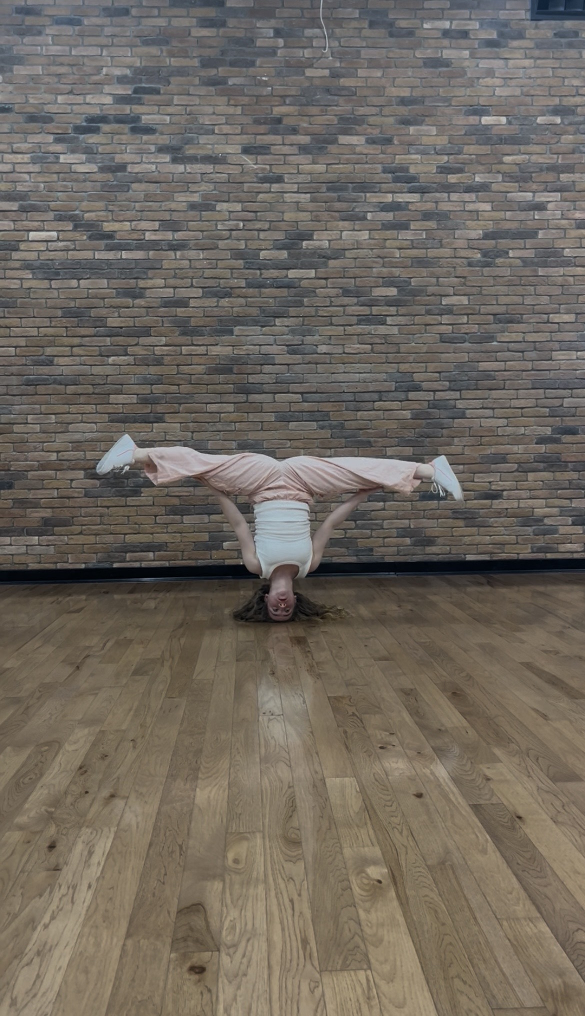Headstand Straddle with no hands